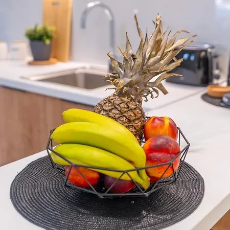 Di Pietra Άφυτος