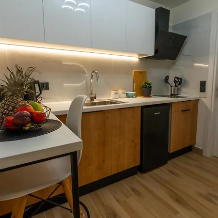 Di Pietra * Άφυτος